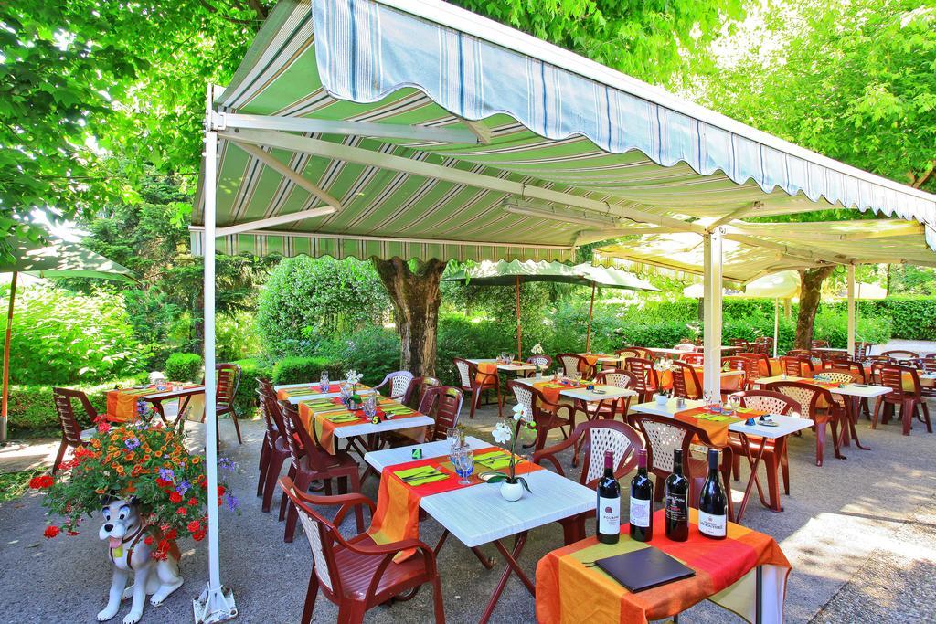Le Clos Grand Pradines  Buitenkant foto