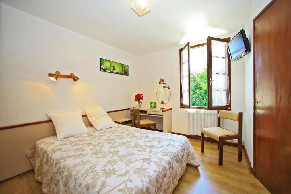 Le Clos Grand Pradines  Buitenkant foto